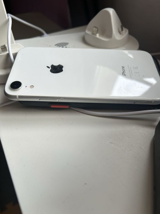 Iphone xr 64gb бял