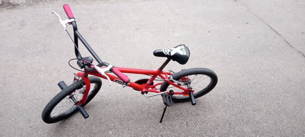 BMX cu roti pe 20 roșu cu negru