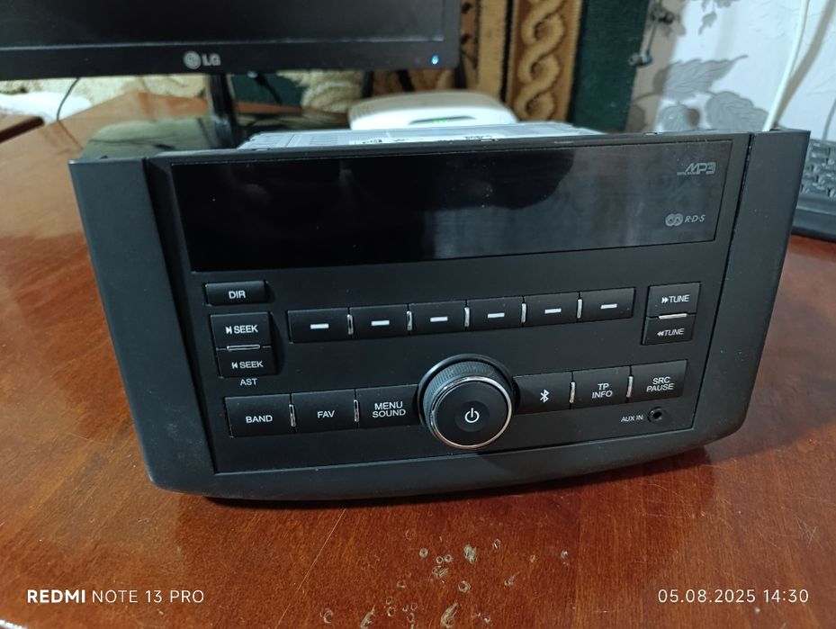 Магнитофон от Нексии 3 с рамкой, родной, состояние отличное