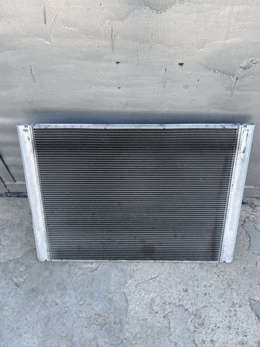 Радиатор охлаждения на BMW E60 БМВ Е60