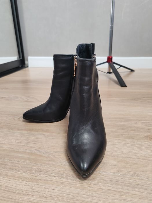 Продам кожаные ботильоны