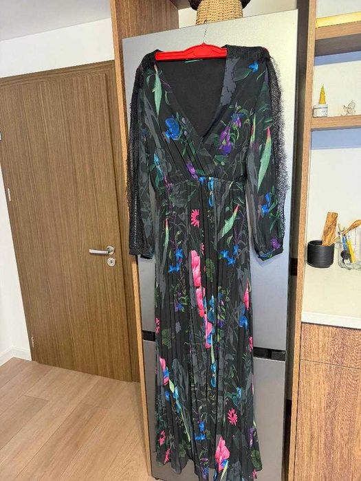 Рокля Quess. S razmer. Nova