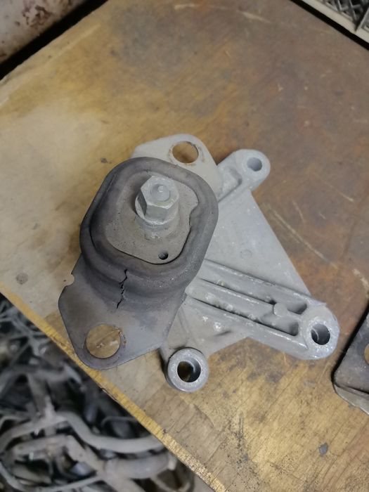 Рено Логан К4М, опоры двс, акпп.