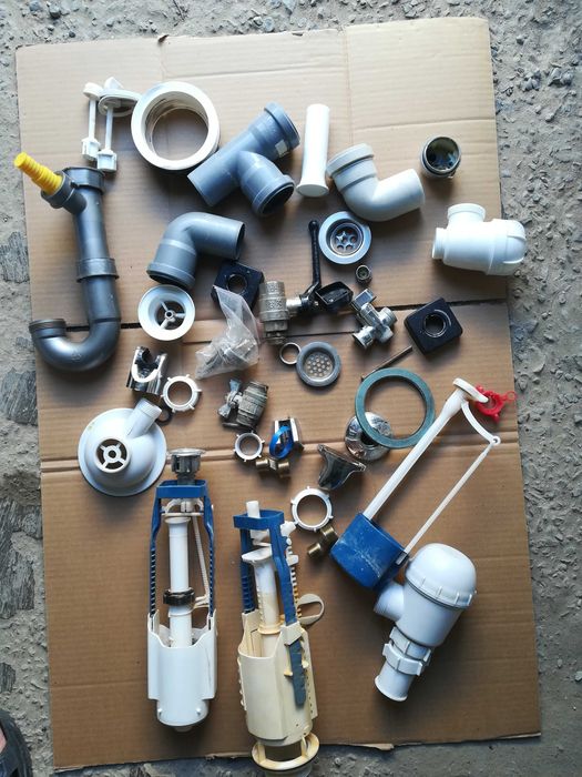 Унитаз, смесители, бочок унитаза