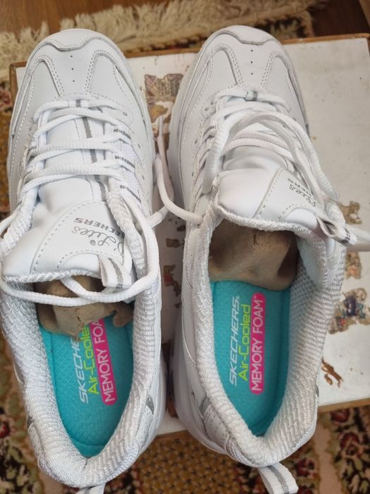 Vand 2 perechi adidasi