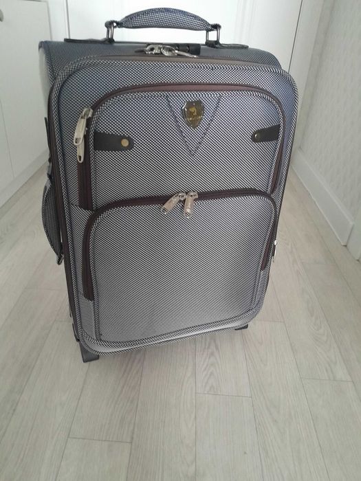 Продам чемодан б/у с кодовым замком