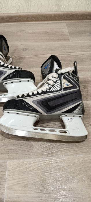 Коньки хоккейные CCM