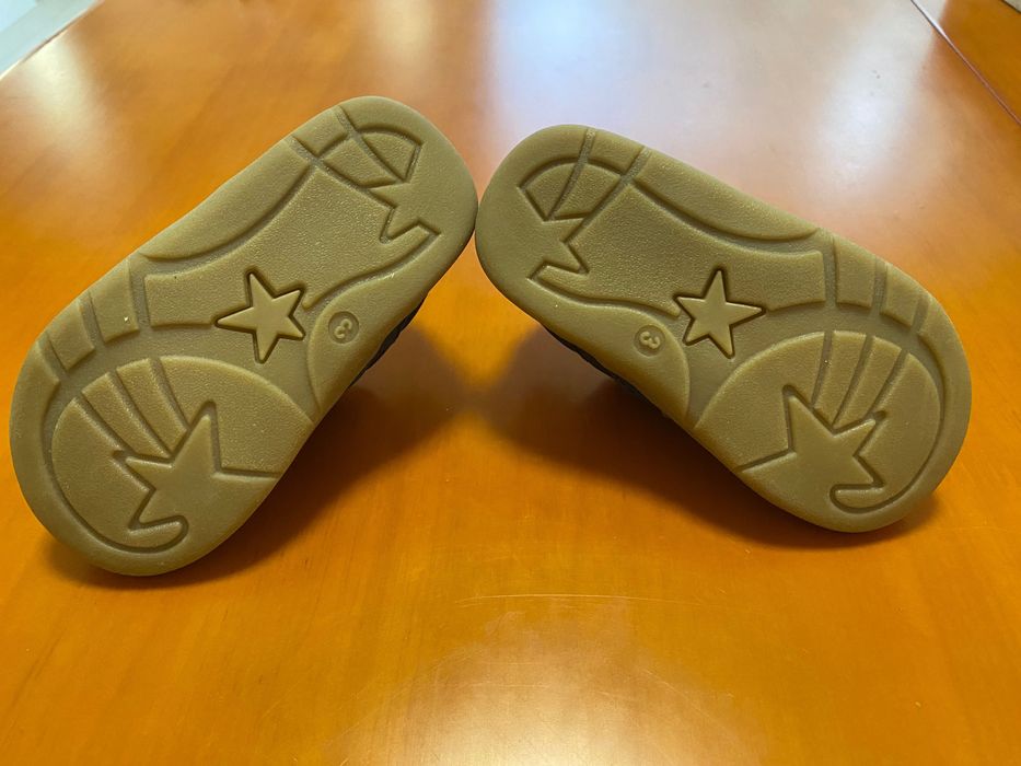 Обувки за прохождане размер 19, неизползвани