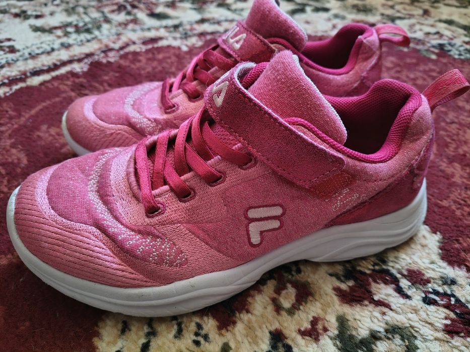 Adidași Fila mărime 33