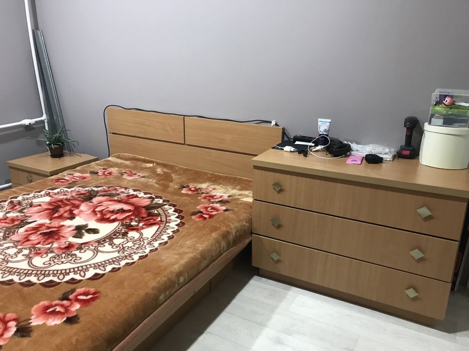 Продам спальный гарнитур
