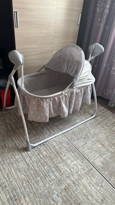 Детская колыбель (кроватка, люлька)