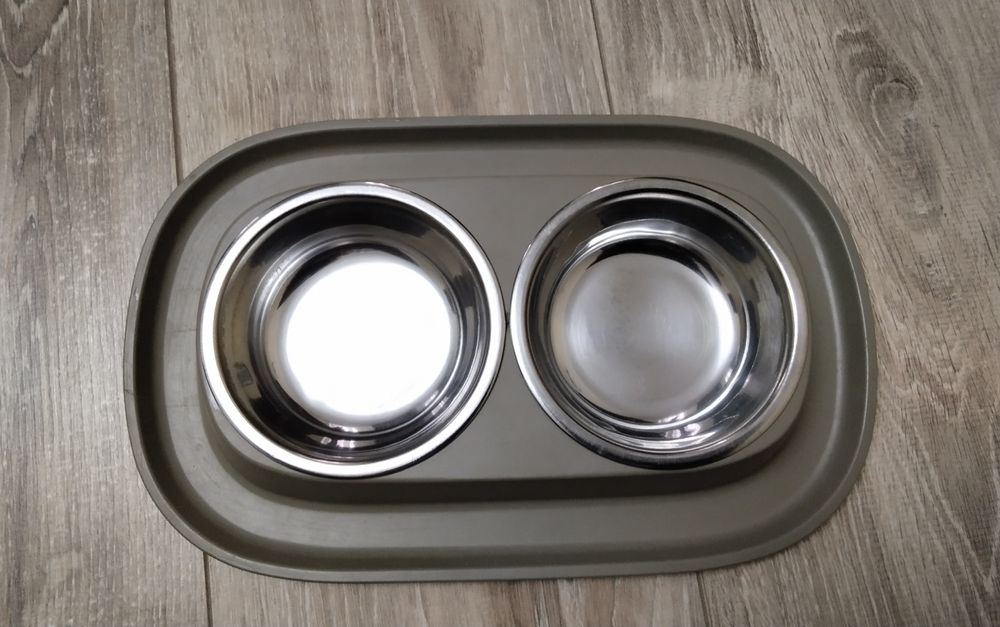 Миска для кошек.