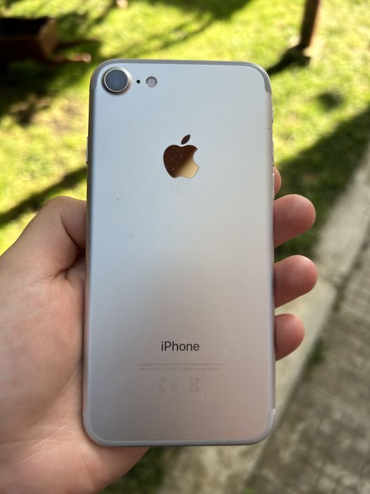 Продава се IPhone 7