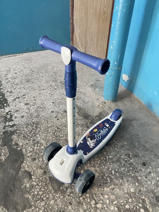 Продам самокат  трехколесный