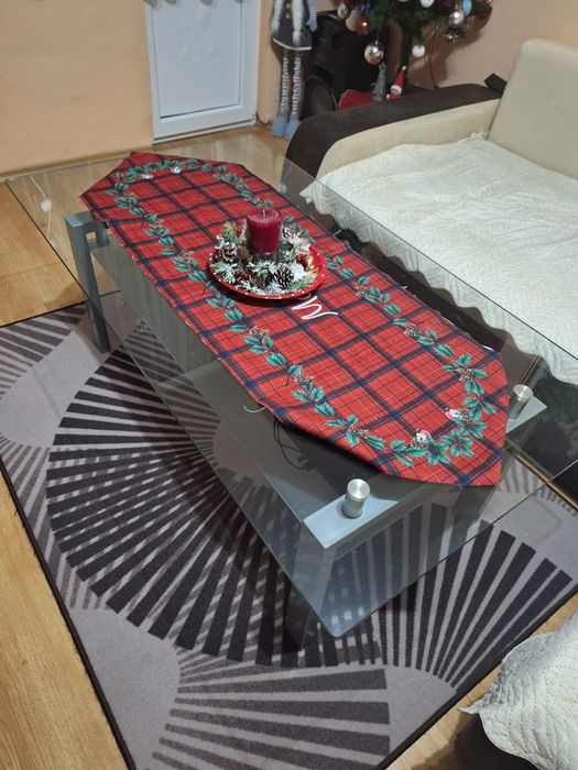 Стъклена холна маса