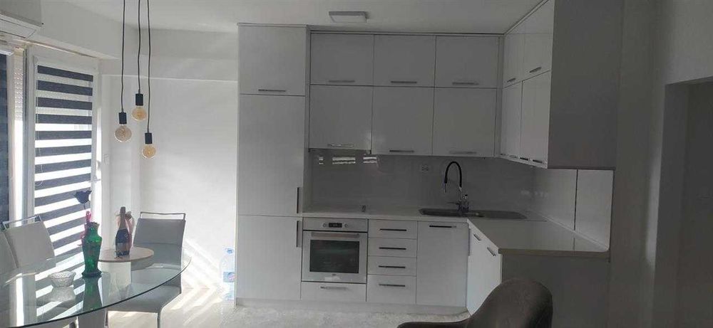 Дава се под наем Двустаен апартамент в Бургас, Славейков - 58 кв.м за 204 € - Снимка #2