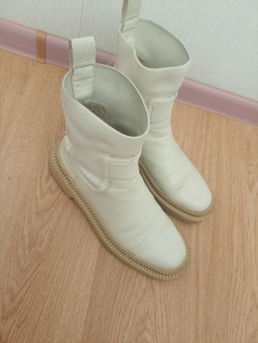 Демисезонные ботинки размер 38-39.