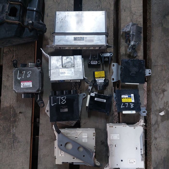 На Lexus is компьютер, блоки .