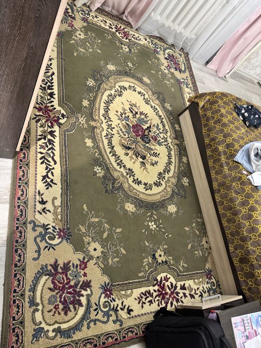 Продам ковер б/у