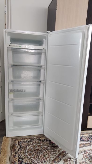 Продам морозильник Midea