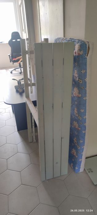 Дървена бебешка кошарка