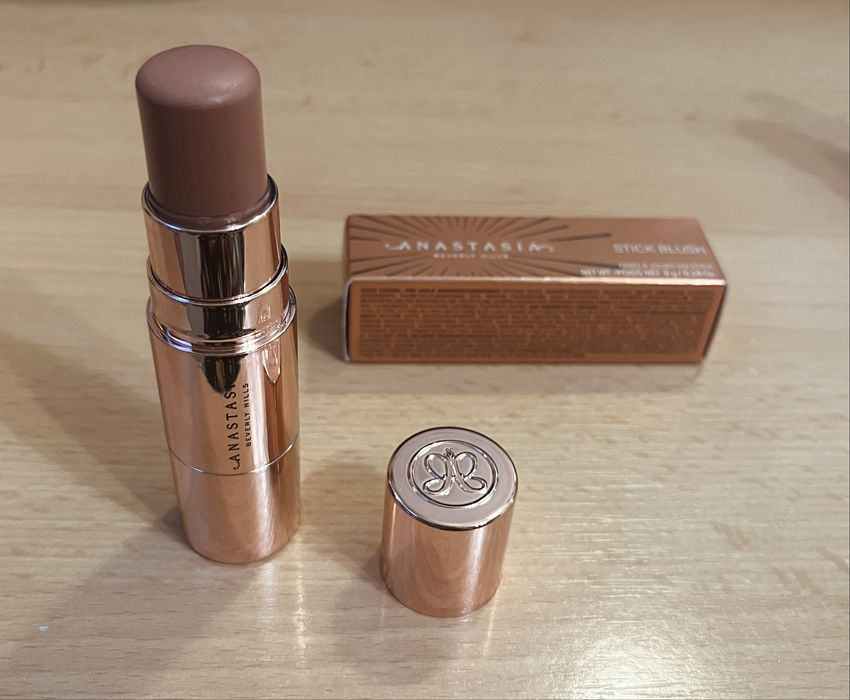 Anastasia стик руж с четка
