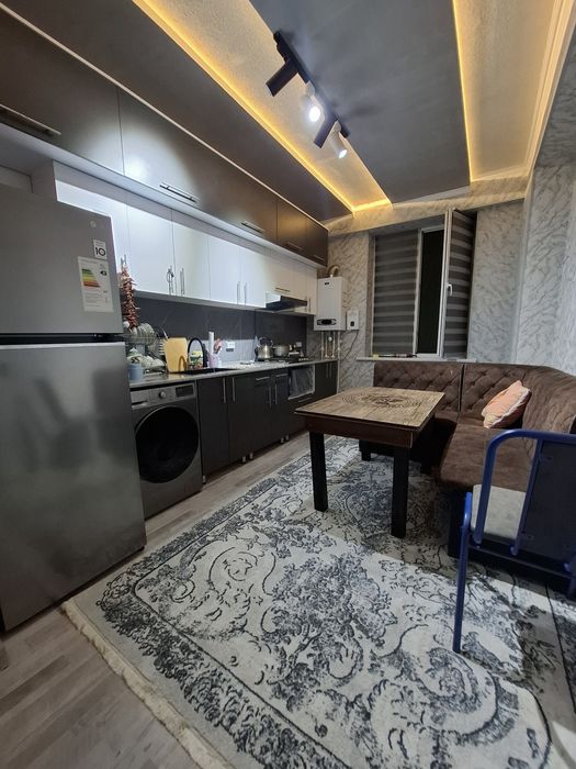 Nizomi kucha Nina  kafe orqasi