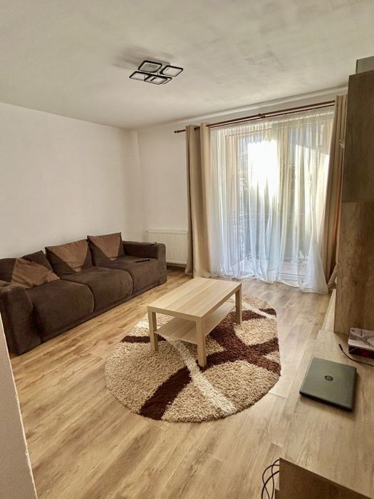 Persoana fizica vând apartament cu doua camere