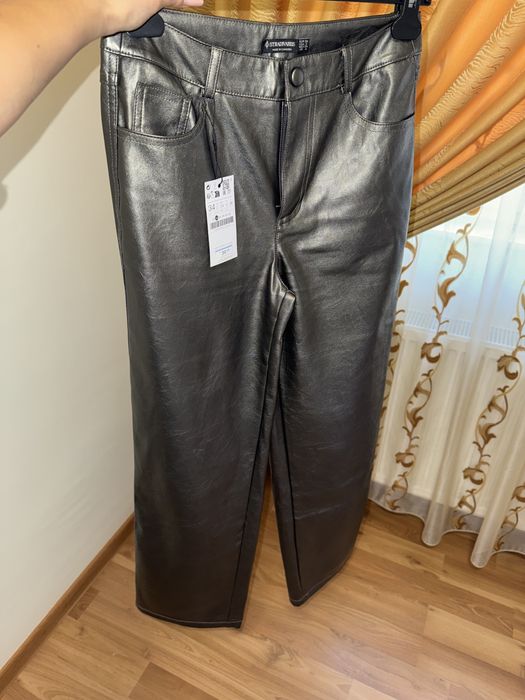 Pantaloni din piele ecologica