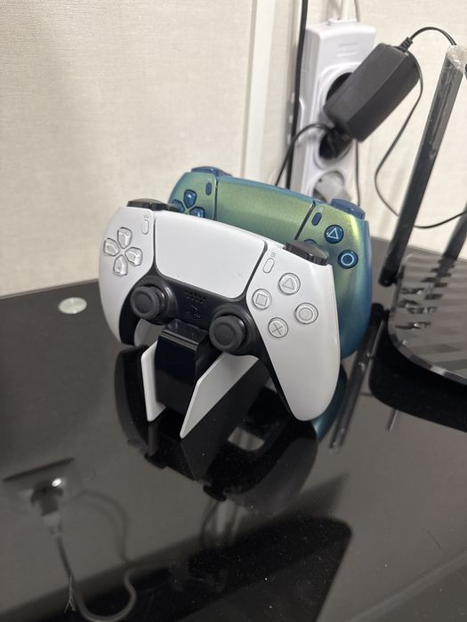 Продам PS 5 slim Б/У в хорошем состояние