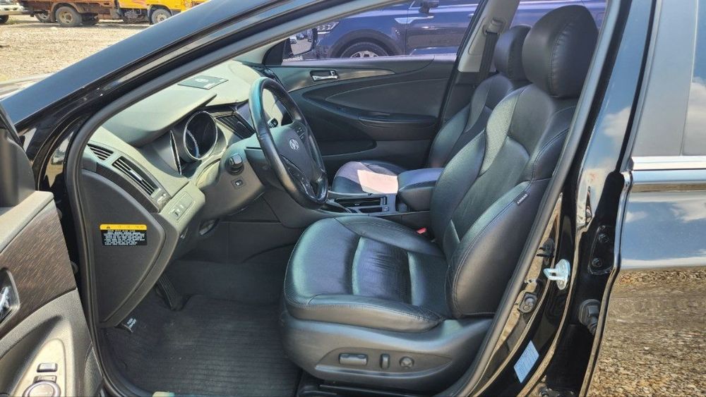 Срочно продаётся авто. Чистый кореец!!!