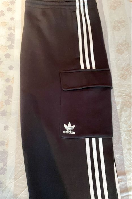 Vand trening Adidas originals negru si gri nou cu eticheta !!!