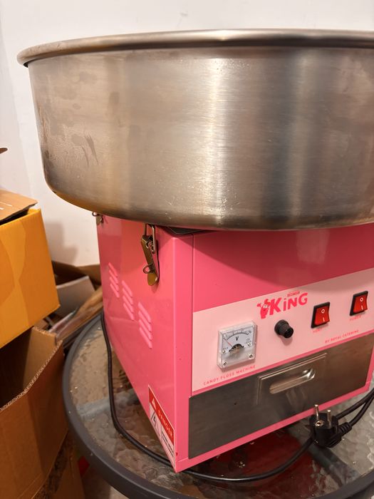 Vand masina profesionala pentru facut vata de zahar