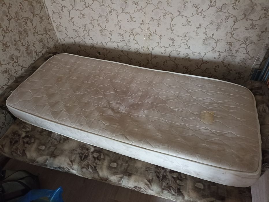Бесплатно диван,матрац