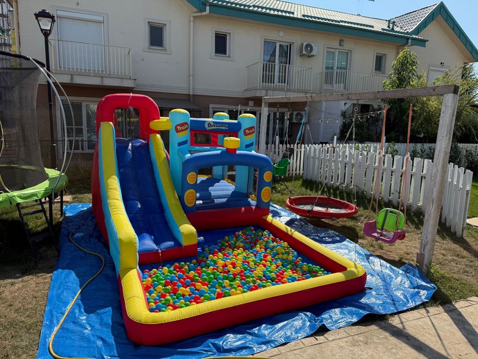 Tobogan gonflabil cu apa sau bile