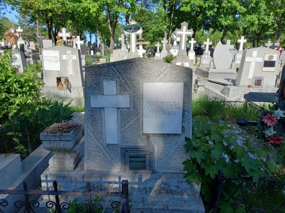 Loc de veci cu 2 cripte