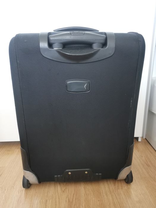 Kуфар с колелца 60 л. със забележка