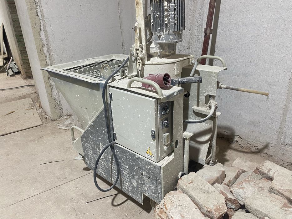 Vand, inchiriez pompa tencuit mecanizata