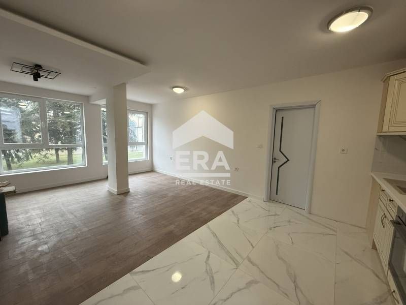 Продава се Тристаен апартамент в Русе, Възраждане - 87 кв.м за 1343 €/кв.м - Снимка #9