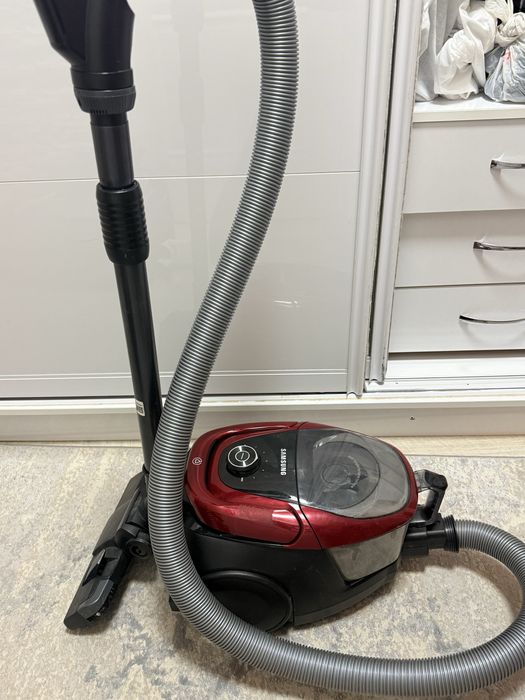 Пылесос Samsung VC18M3120V1/EV, 1800 Вт