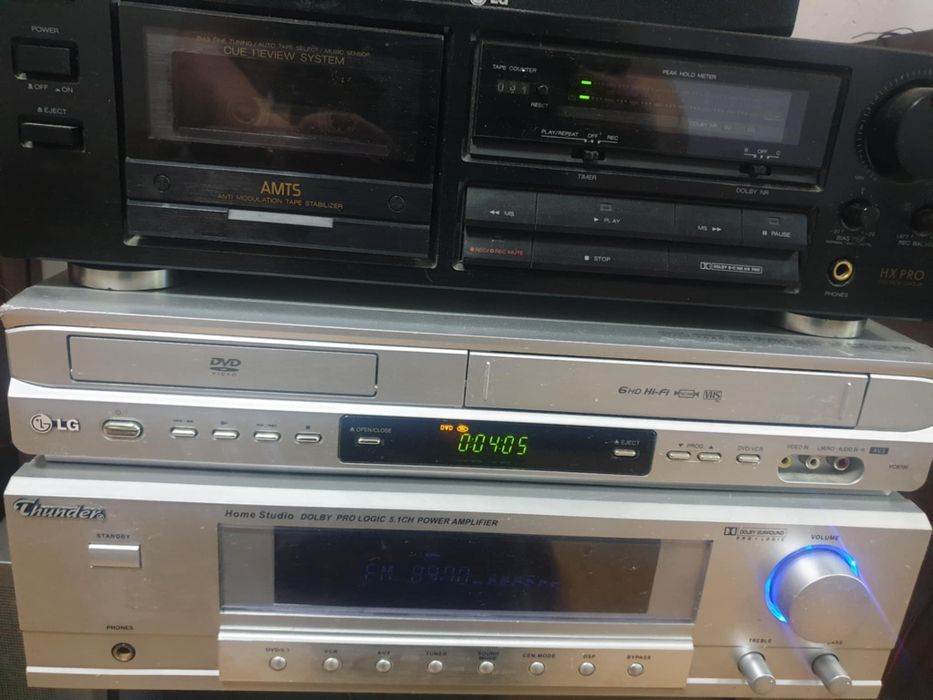 Усилвател  с тунер в отлично състояние.