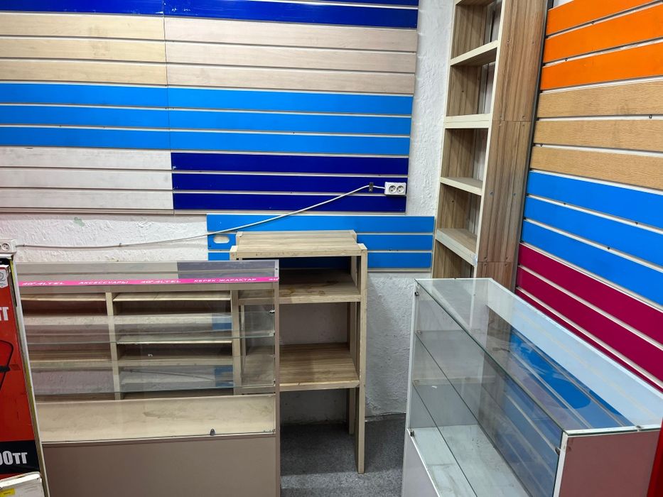 Полки и стеллажи для аксессуаров