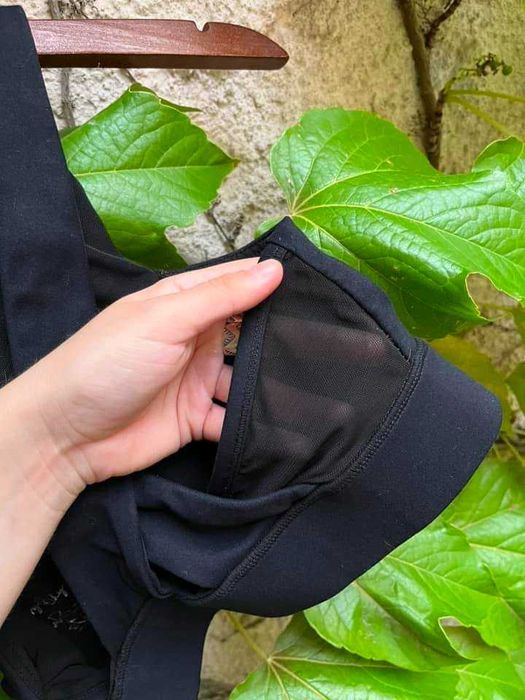 2 bustiere negre XS - S