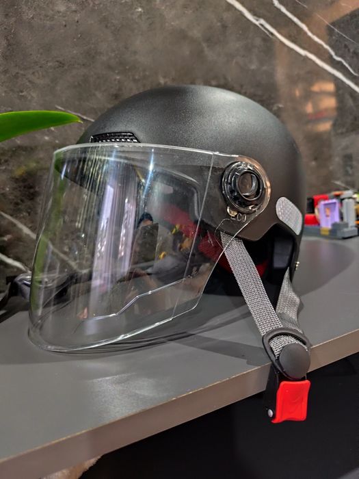 Продам шлем для скутера новые