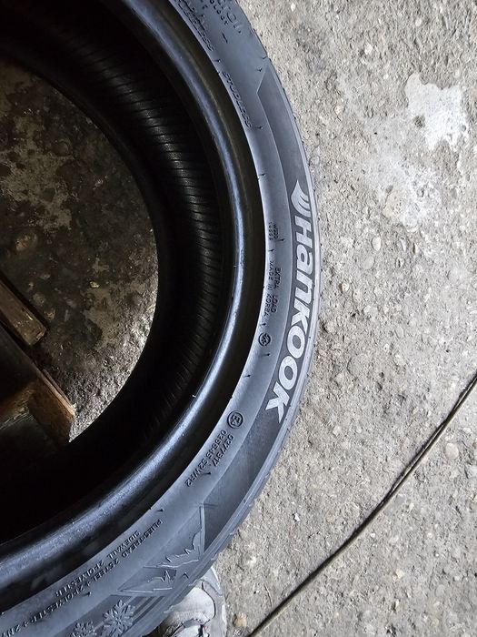 2 anvelope iarna 235 50 18 Hankook
