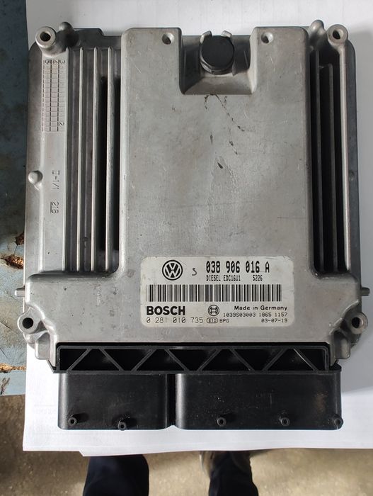 Компютър ECU за volkswagen transporter t5 1.9 TDI