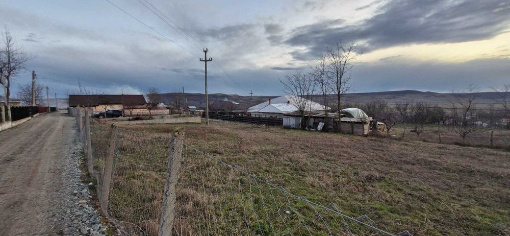 Teren cu fundație pentru casă