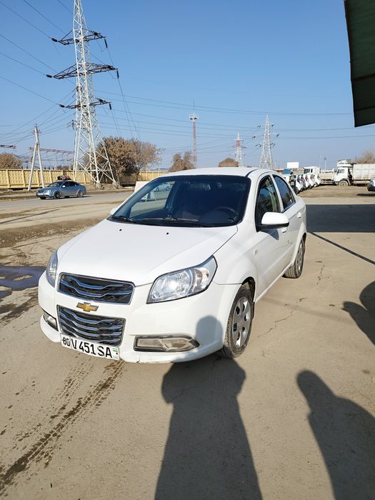 Нексия равон 3 сотилади