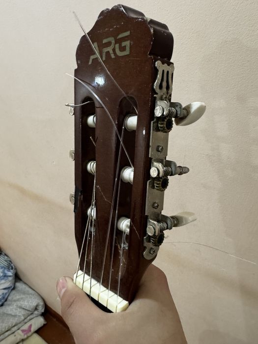 Гитара сатылады арзан