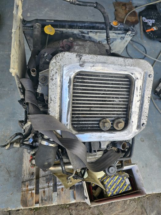 Vând motor Nissan Navara 2006,2,5 DIesel si cutie viteză